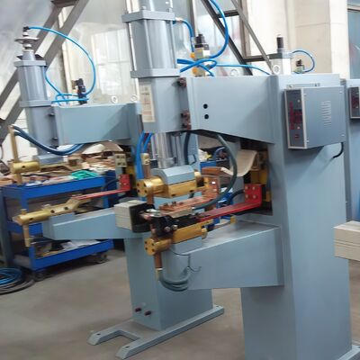 เครื่องเชื่อมจุดอัตโนมัติต่อต้านแบบกําหนดเอง DN ซีรีส์สําหรับ hinge ประตู